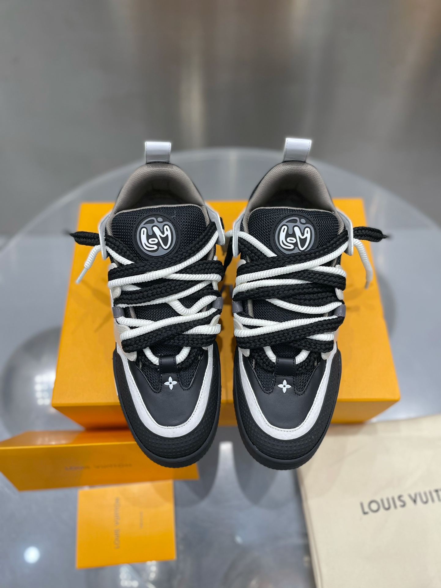 High Quality L*V Trainer Black