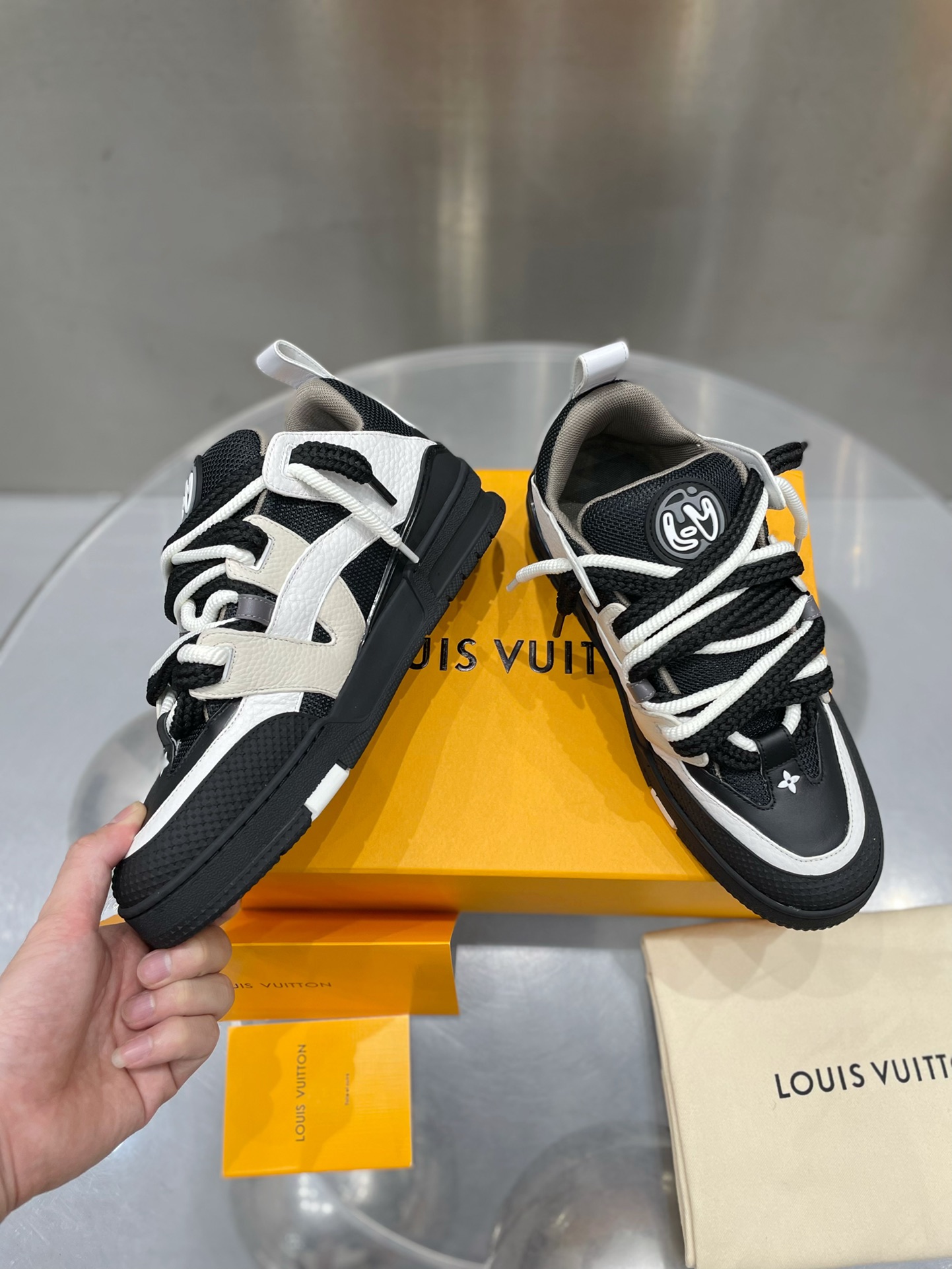 High Quality L*V Trainer Black
