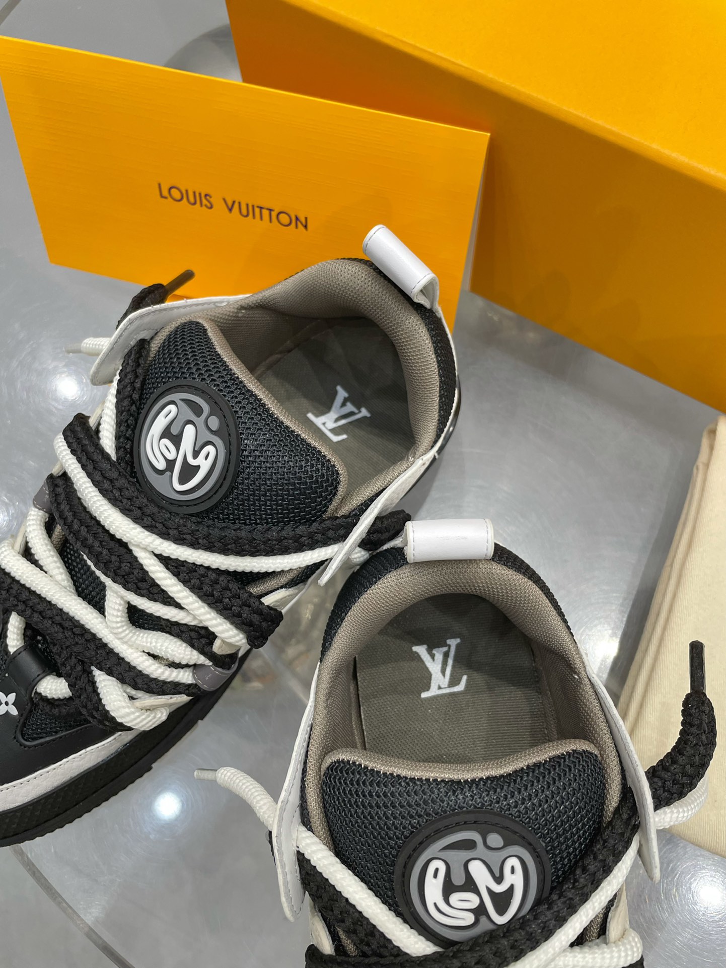 High Quality L*V Trainer Black