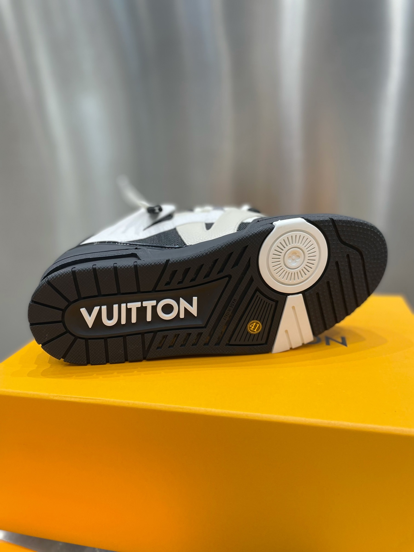 High Quality L*V Trainer Black