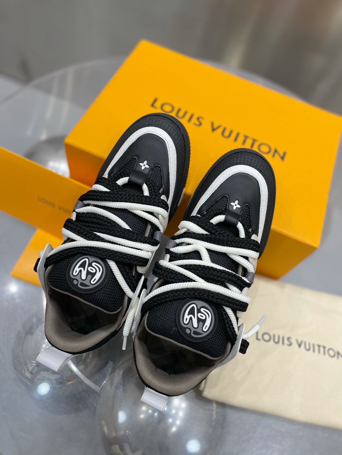 High Quality L*V Trainer Black