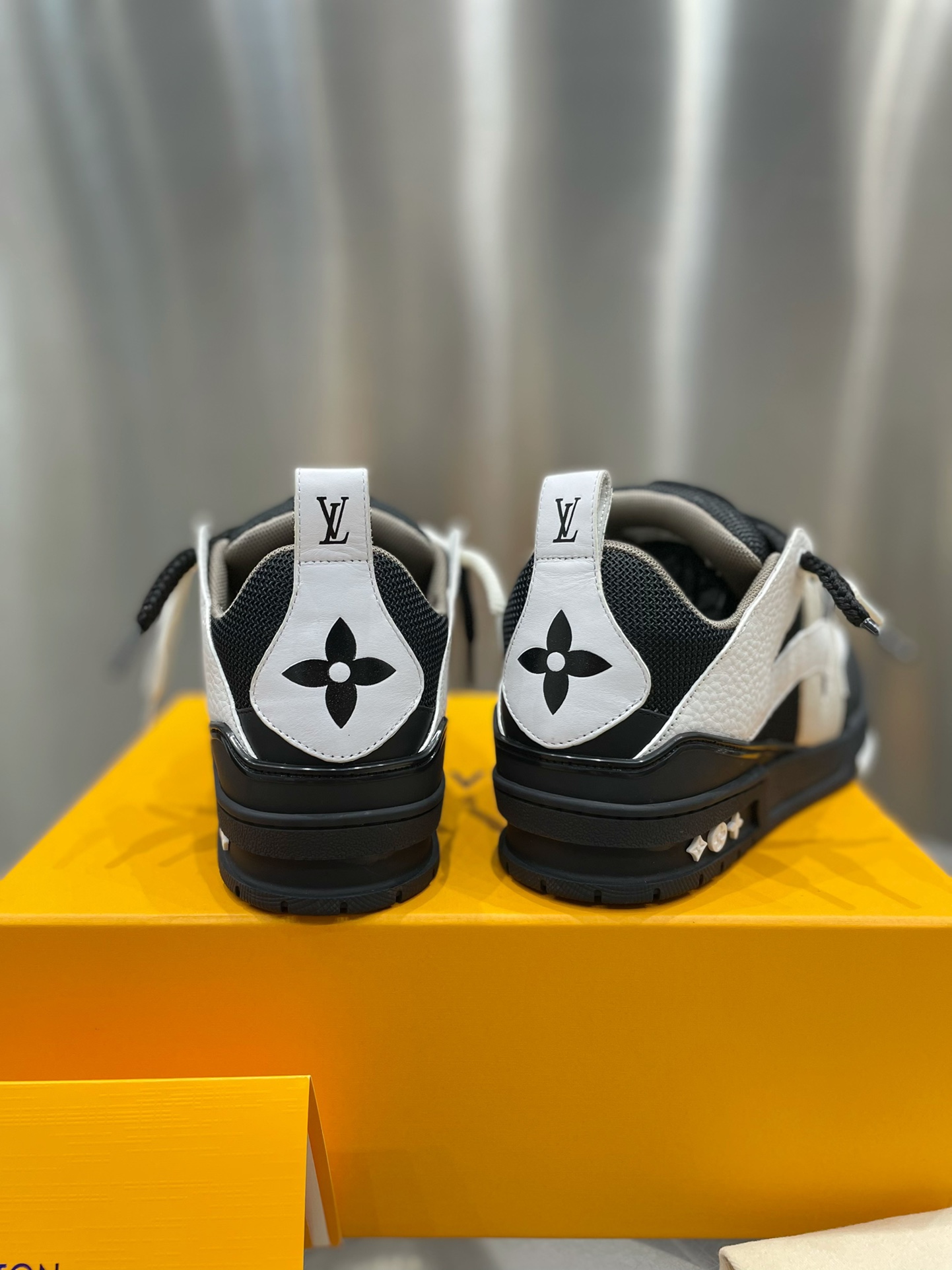 High Quality L*V Trainer Black