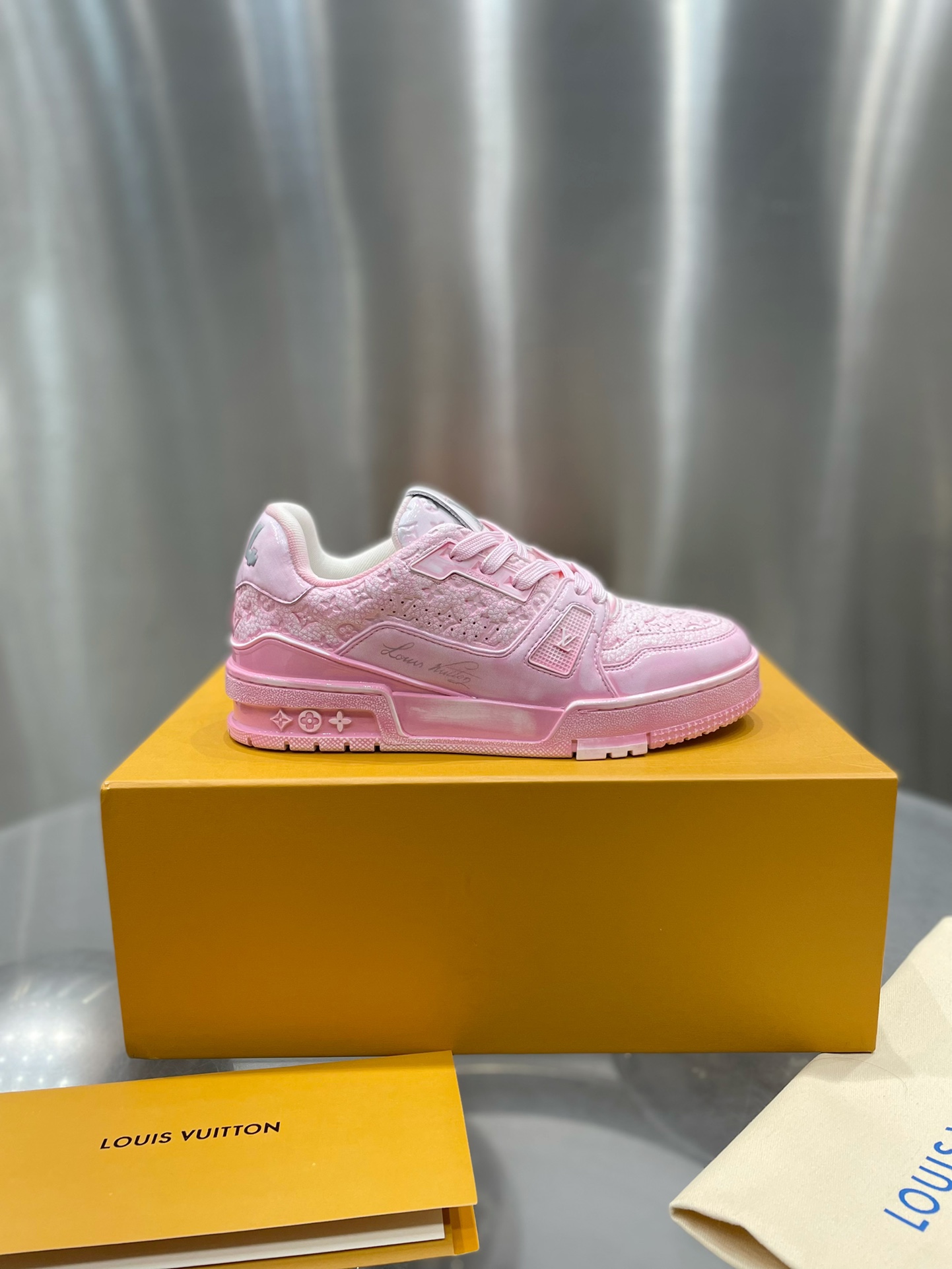 High Quality L*V Trainer Pink for Women