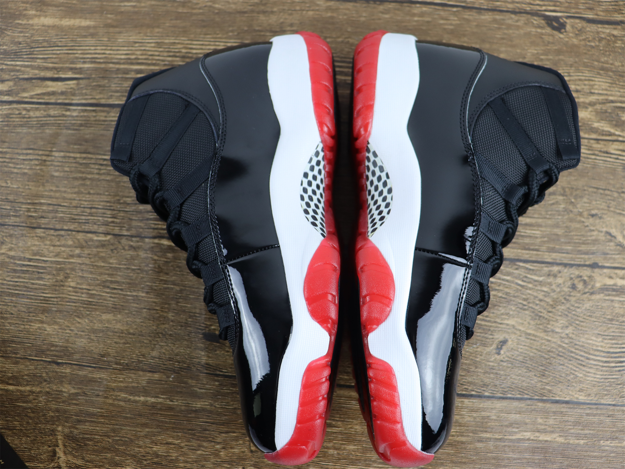 Jordan 11 Retro Playoffs Bred