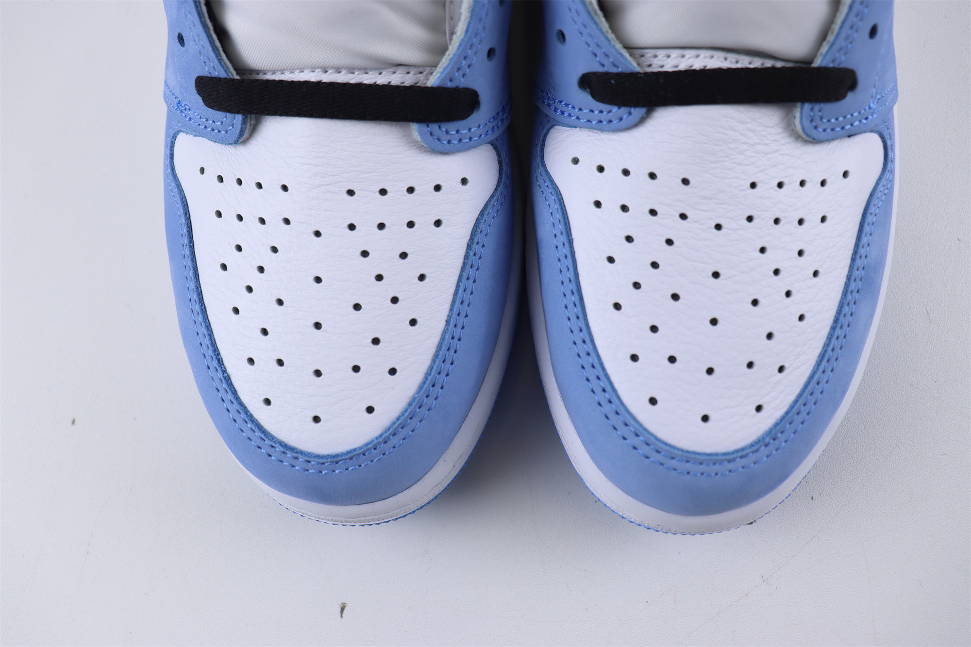 Jordan 1 Retro High White University Blue Black