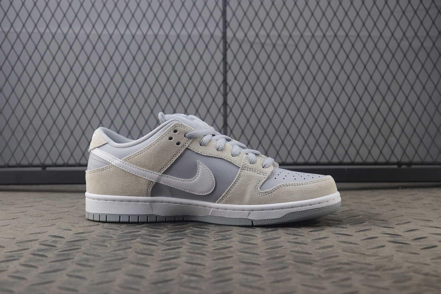 M Batch Nike SB Dunk Low Summit White Wolf Grey