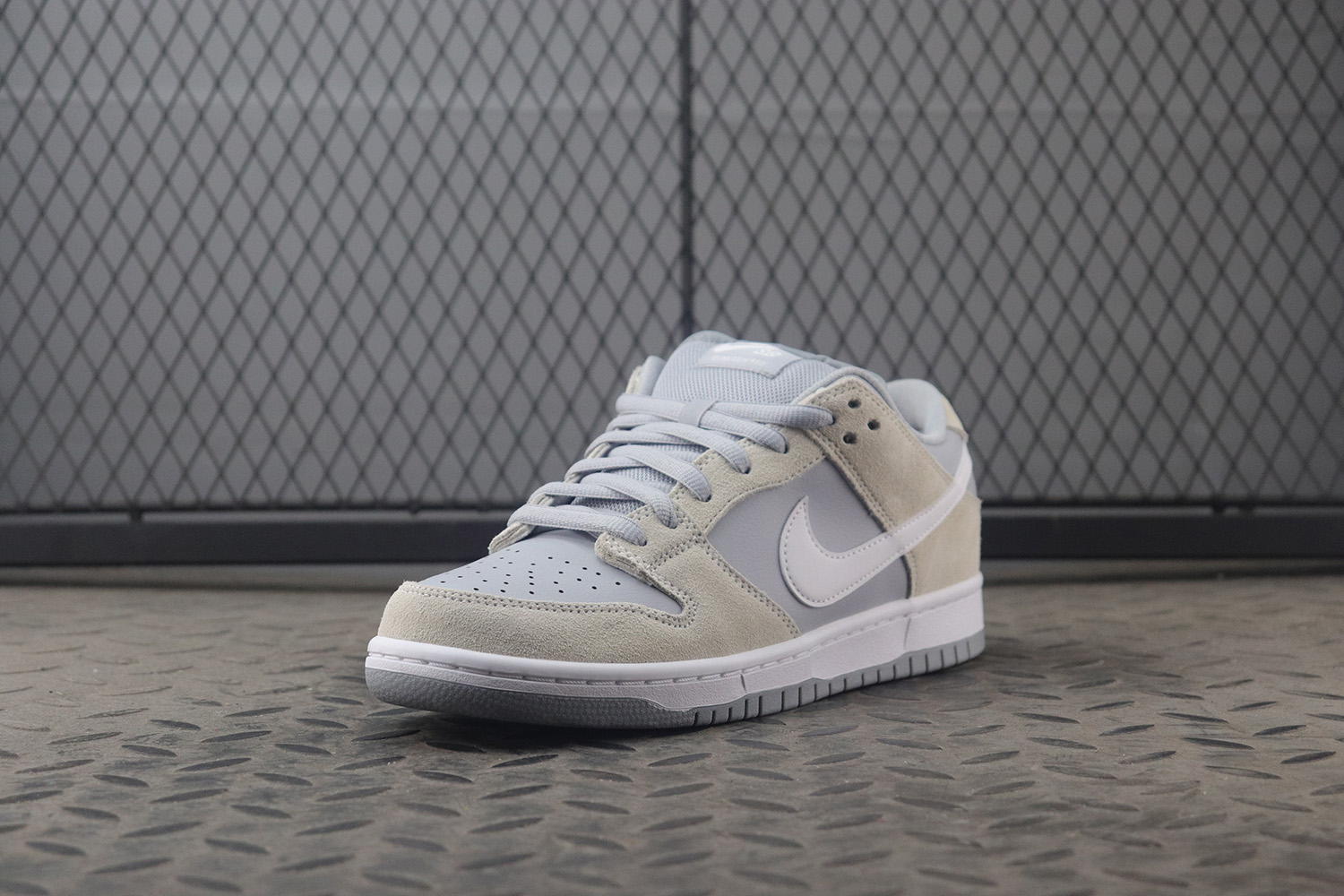 M Batch Nike SB Dunk Low Summit White Wolf Grey