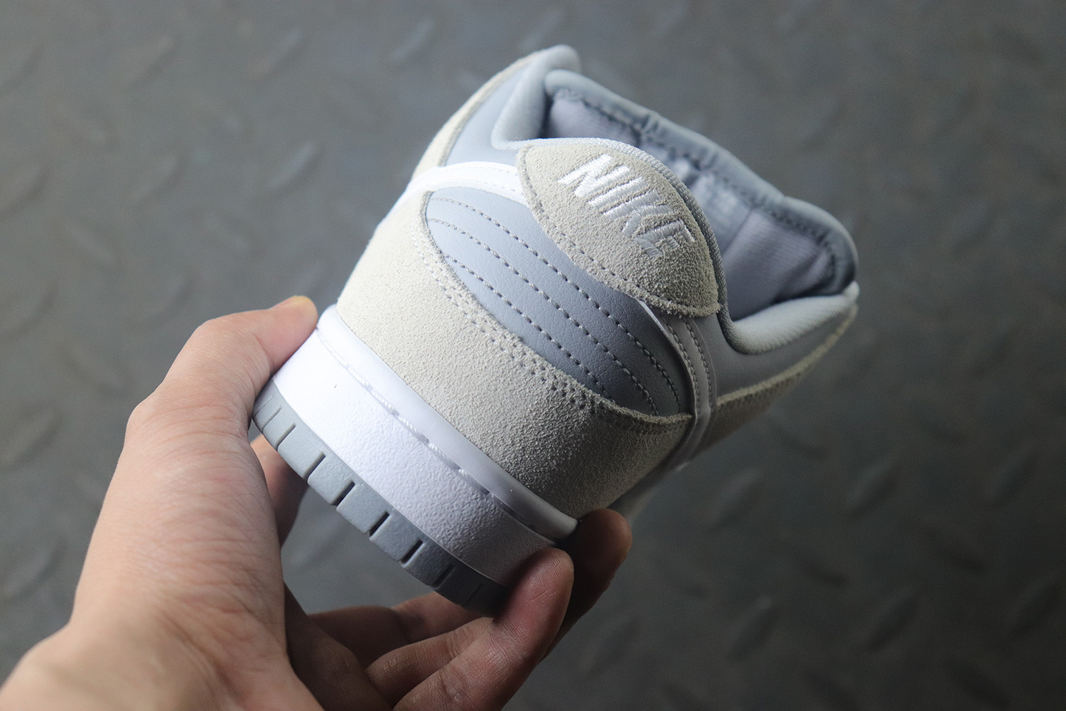 M Batch Nike SB Dunk Low Summit White Wolf Grey