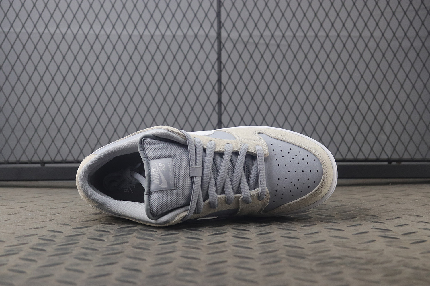 M Batch Nike SB Dunk Low Summit White Wolf Grey
