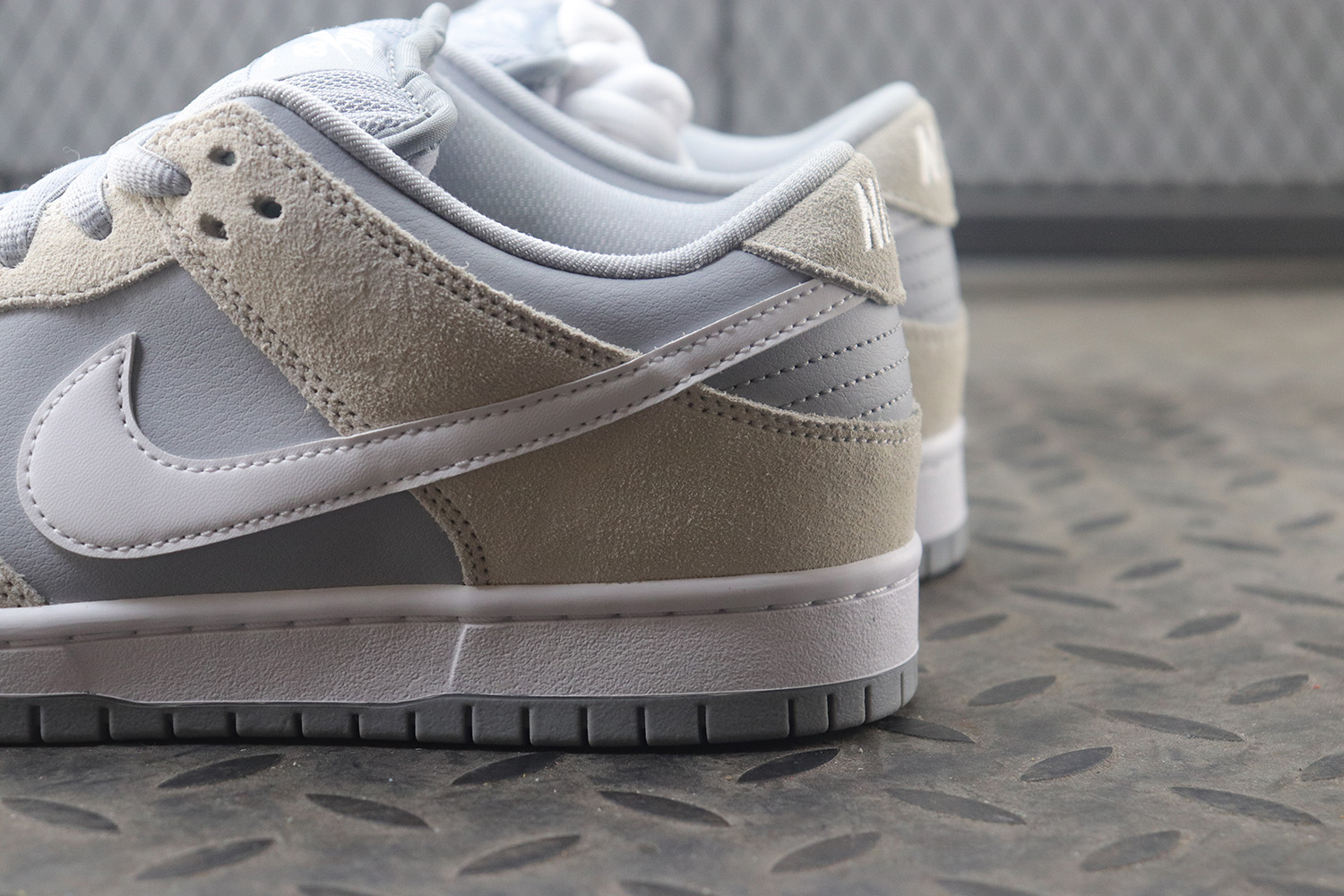 M Batch Nike SB Dunk Low Summit White Wolf Grey