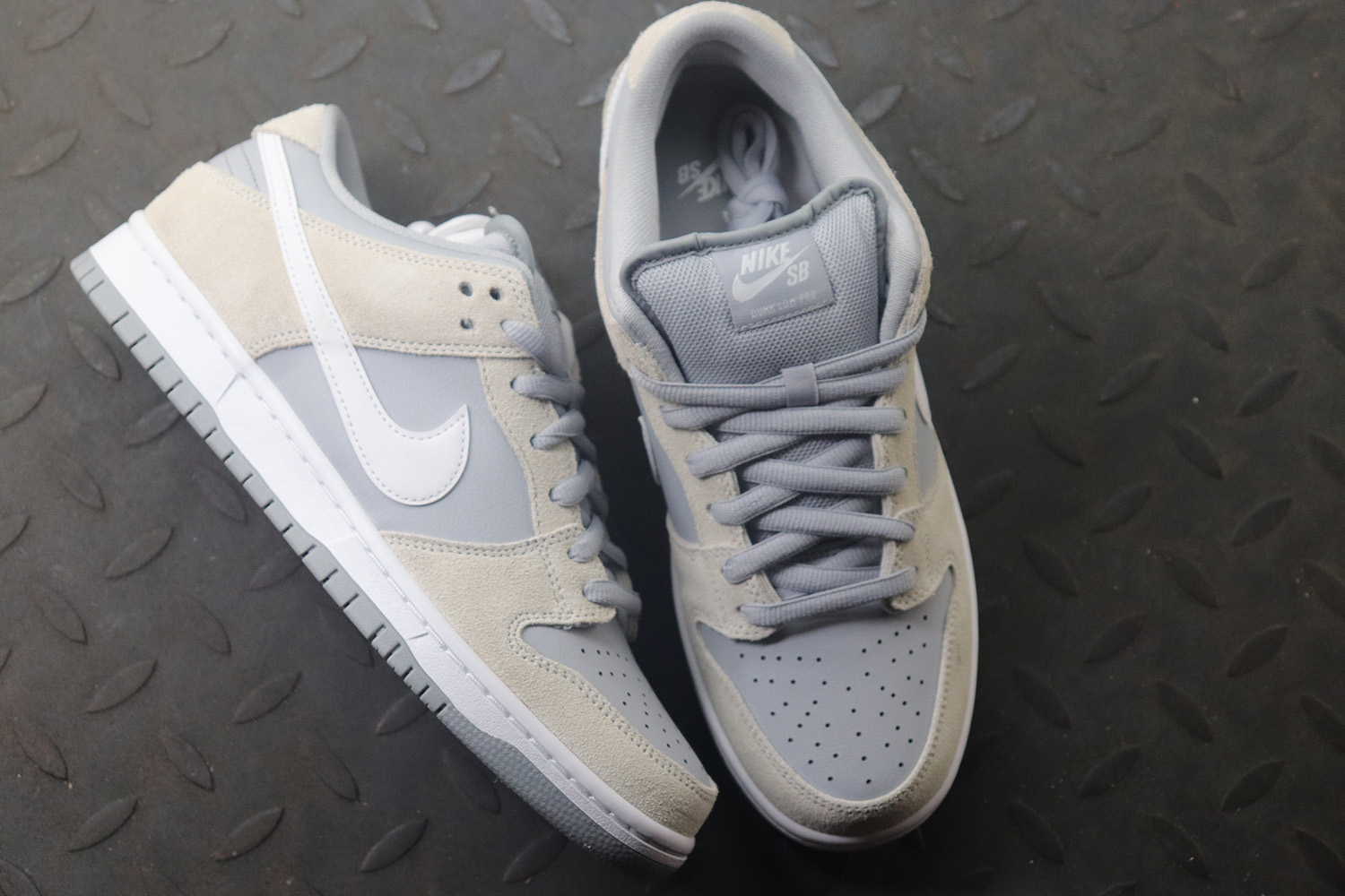 M Batch Nike SB Dunk Low Summit White Wolf Grey