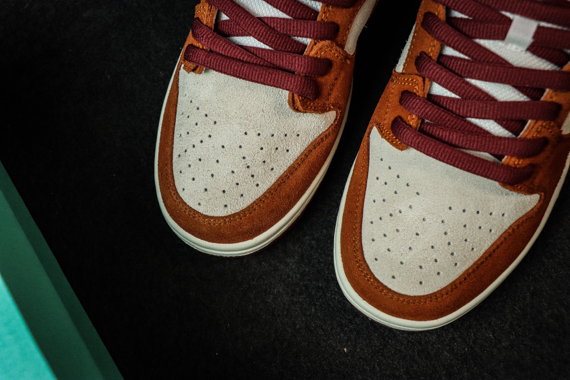 Nike SB Dunk Low Pro Dark Russet Cedar