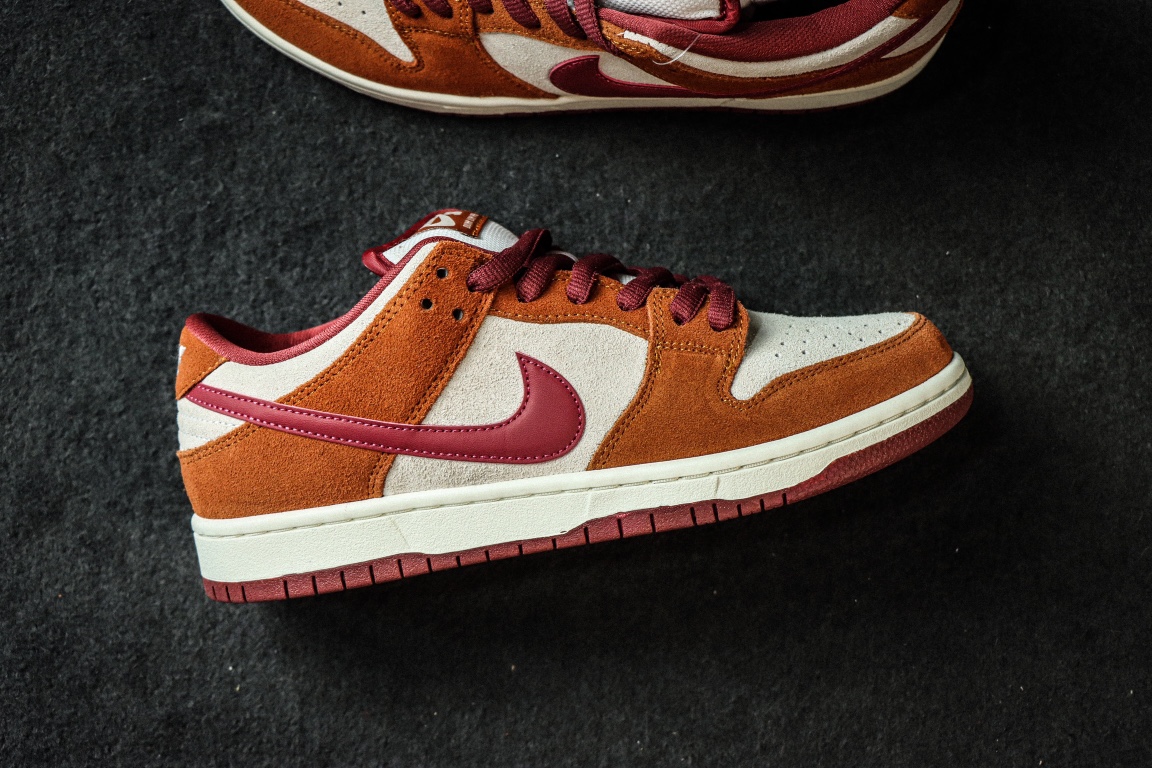 Nike SB Dunk Low Pro Dark Russet Cedar