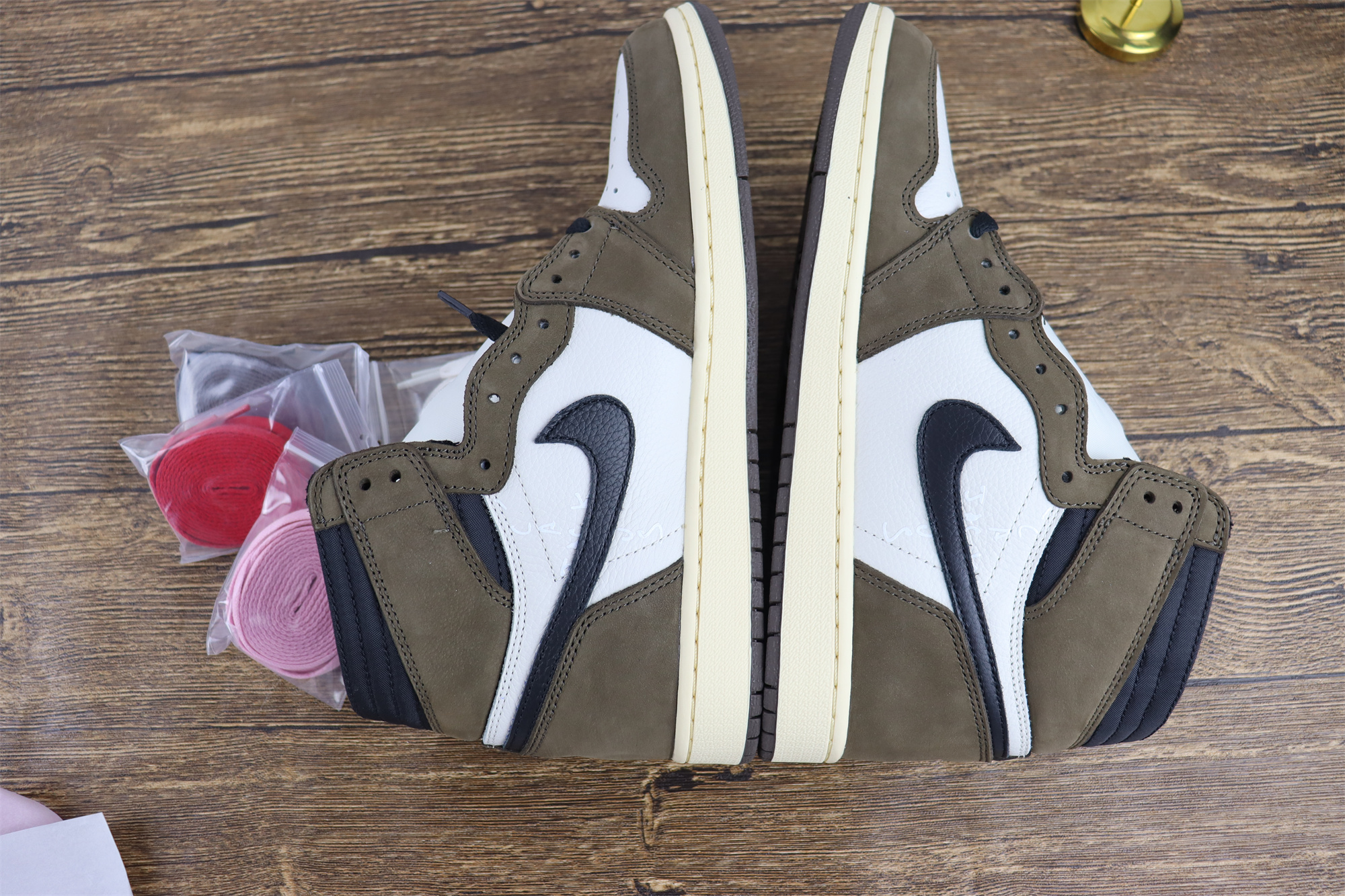 Jordan 1 Retro High Travis Scott