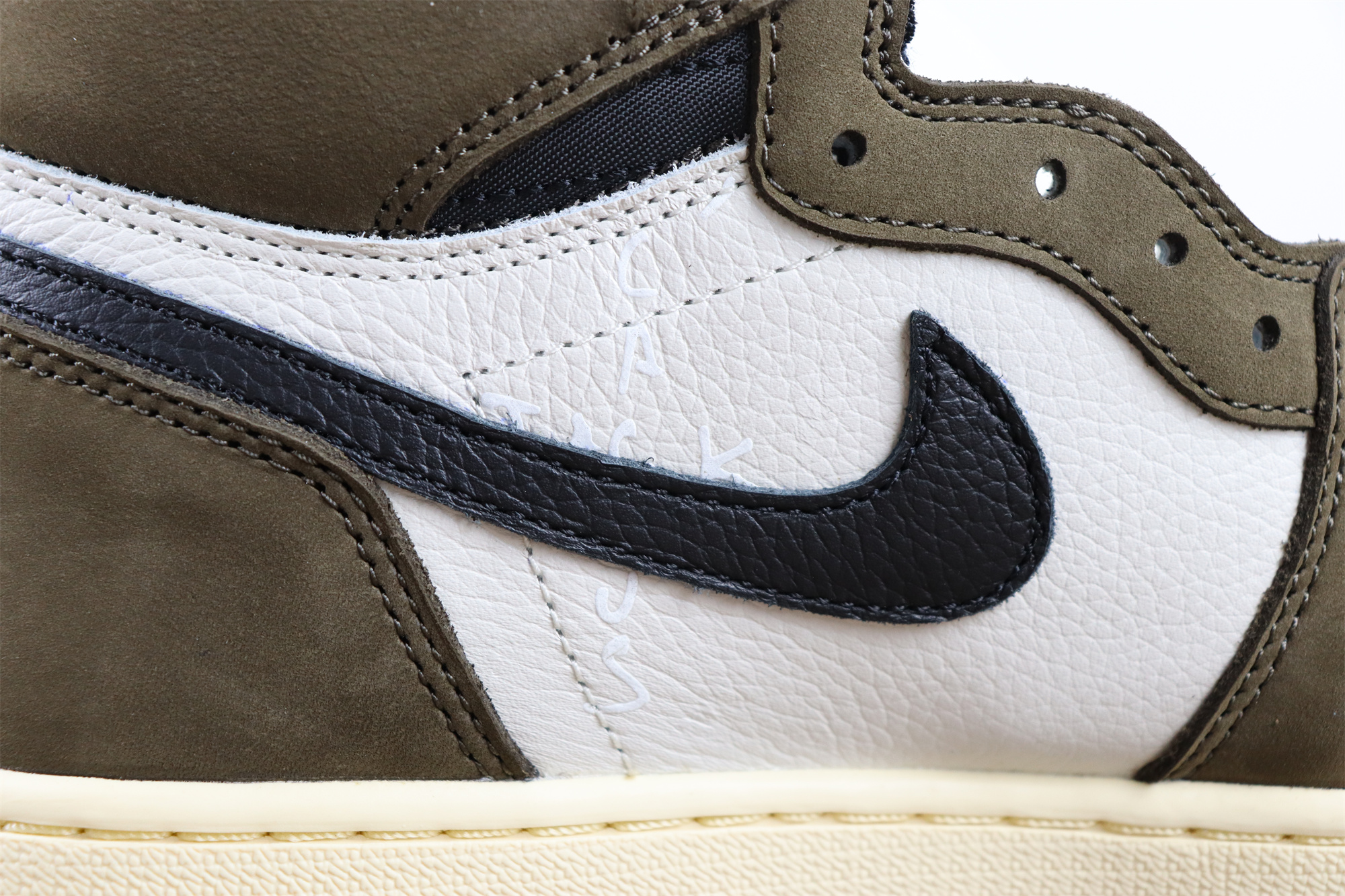 Jordan 1 Retro High Travis Scott