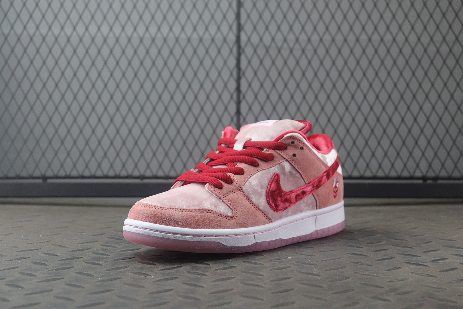 M Batch Nike SB Dunk Low StrangeLove Skateboards