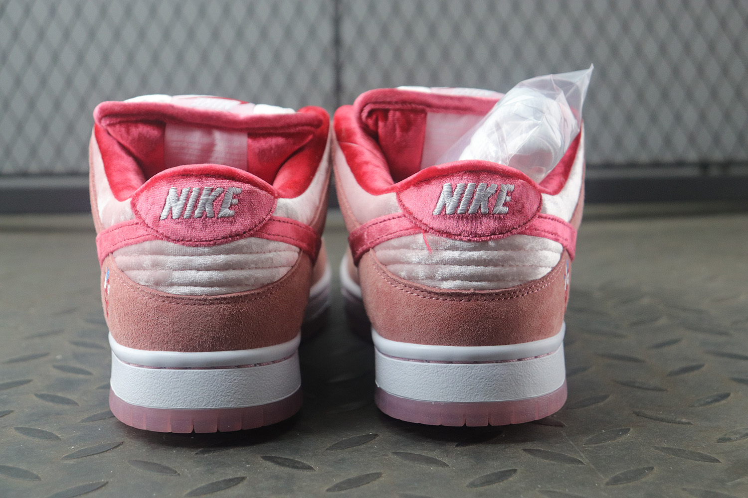M Batch Nike SB Dunk Low StrangeLove Skateboards