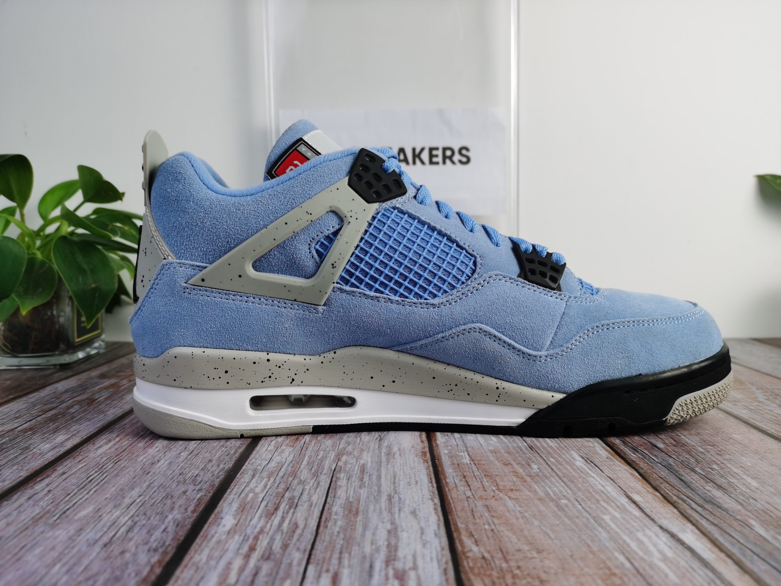 Jordan 4 Retro University Blue