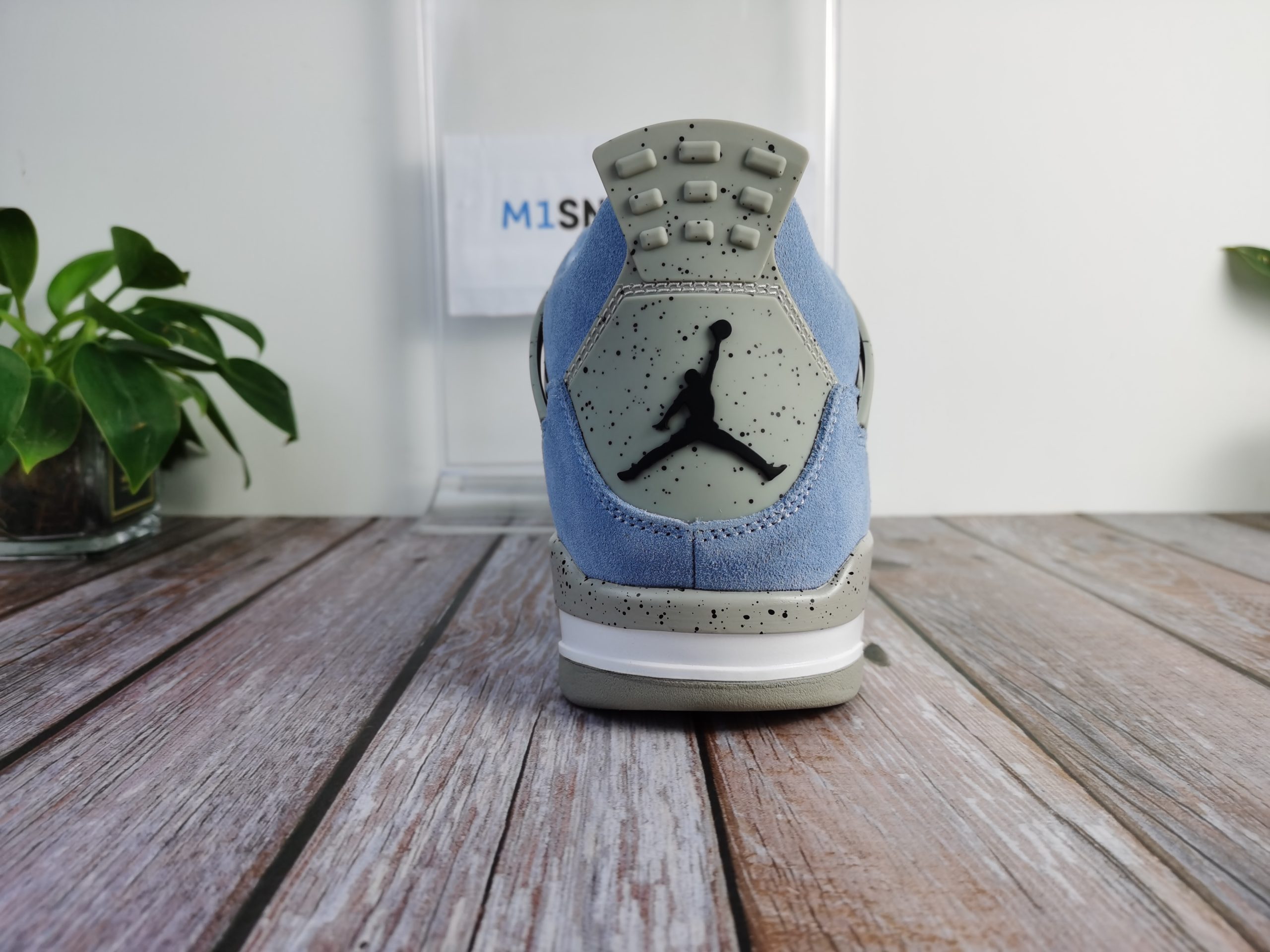 Jordan 4 Retro University Blue