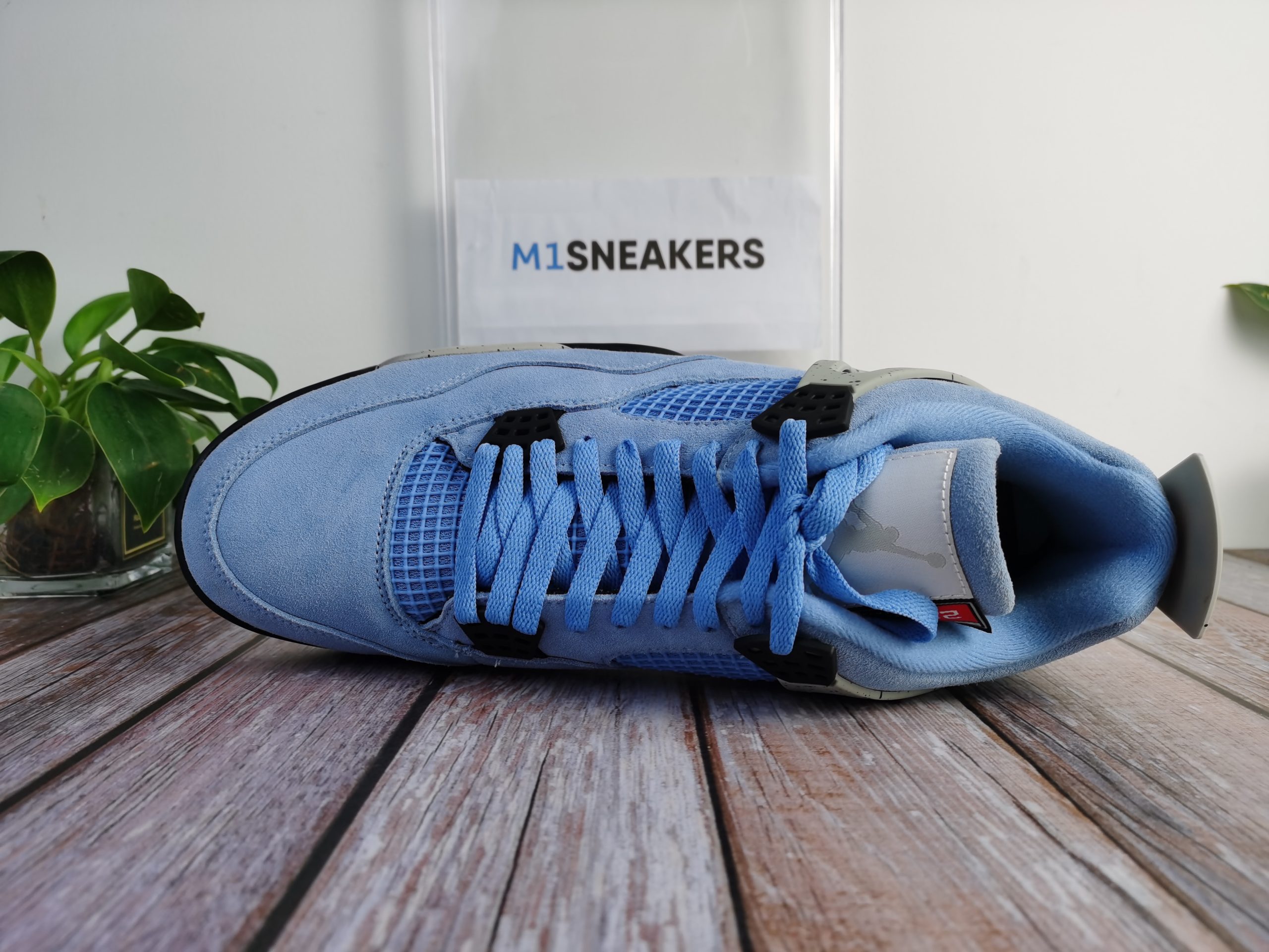 Jordan 4 Retro University Blue
