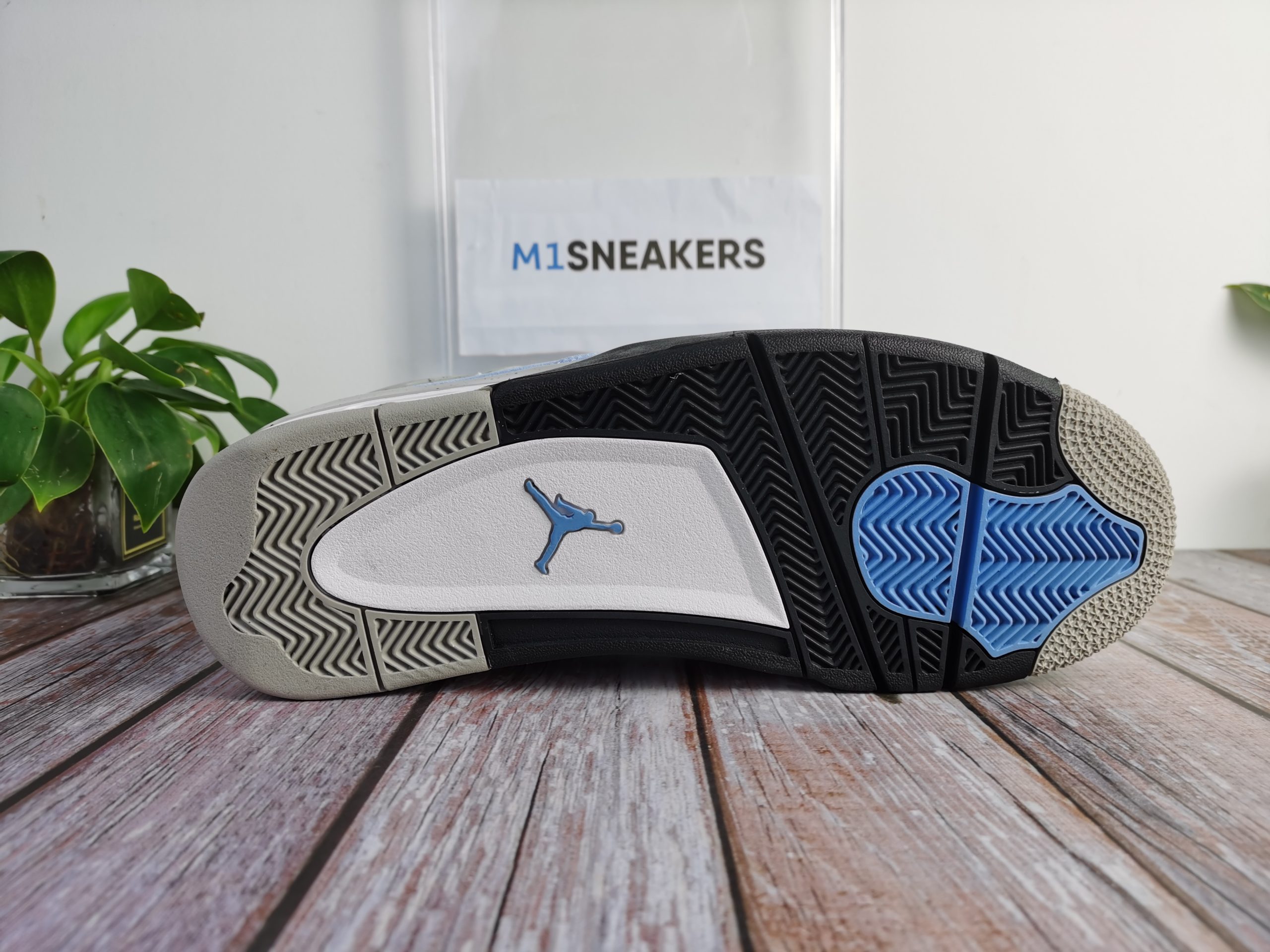 Jordan 4 Retro University Blue