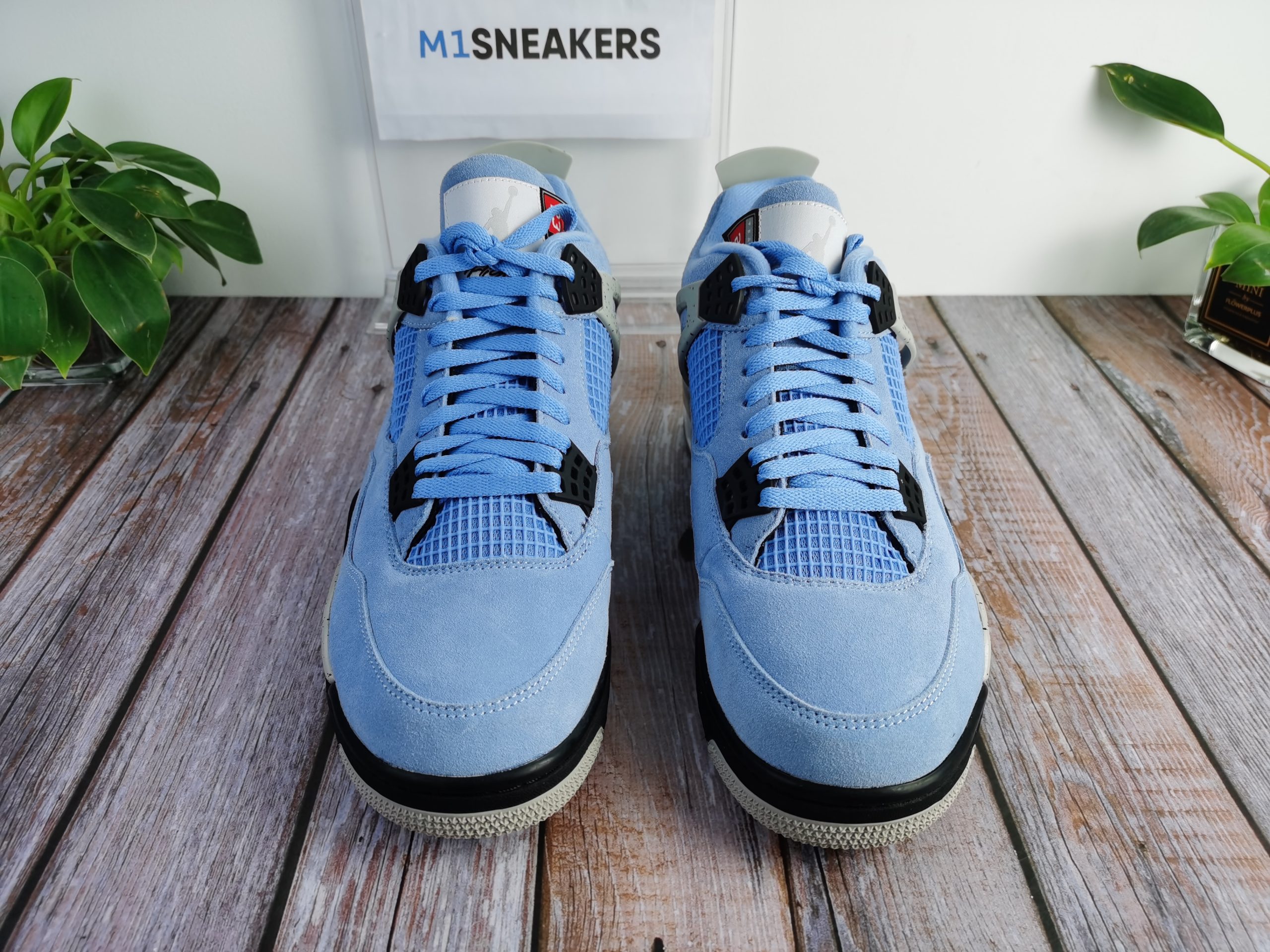 Jordan 4 Retro University Blue