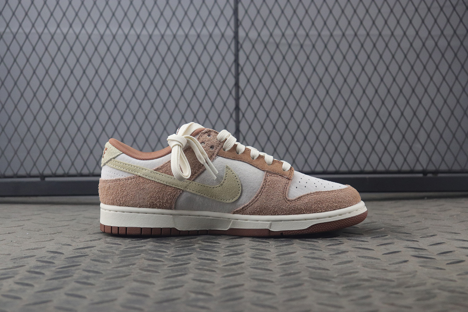M Batch Nike Dunk Low Medium Curry