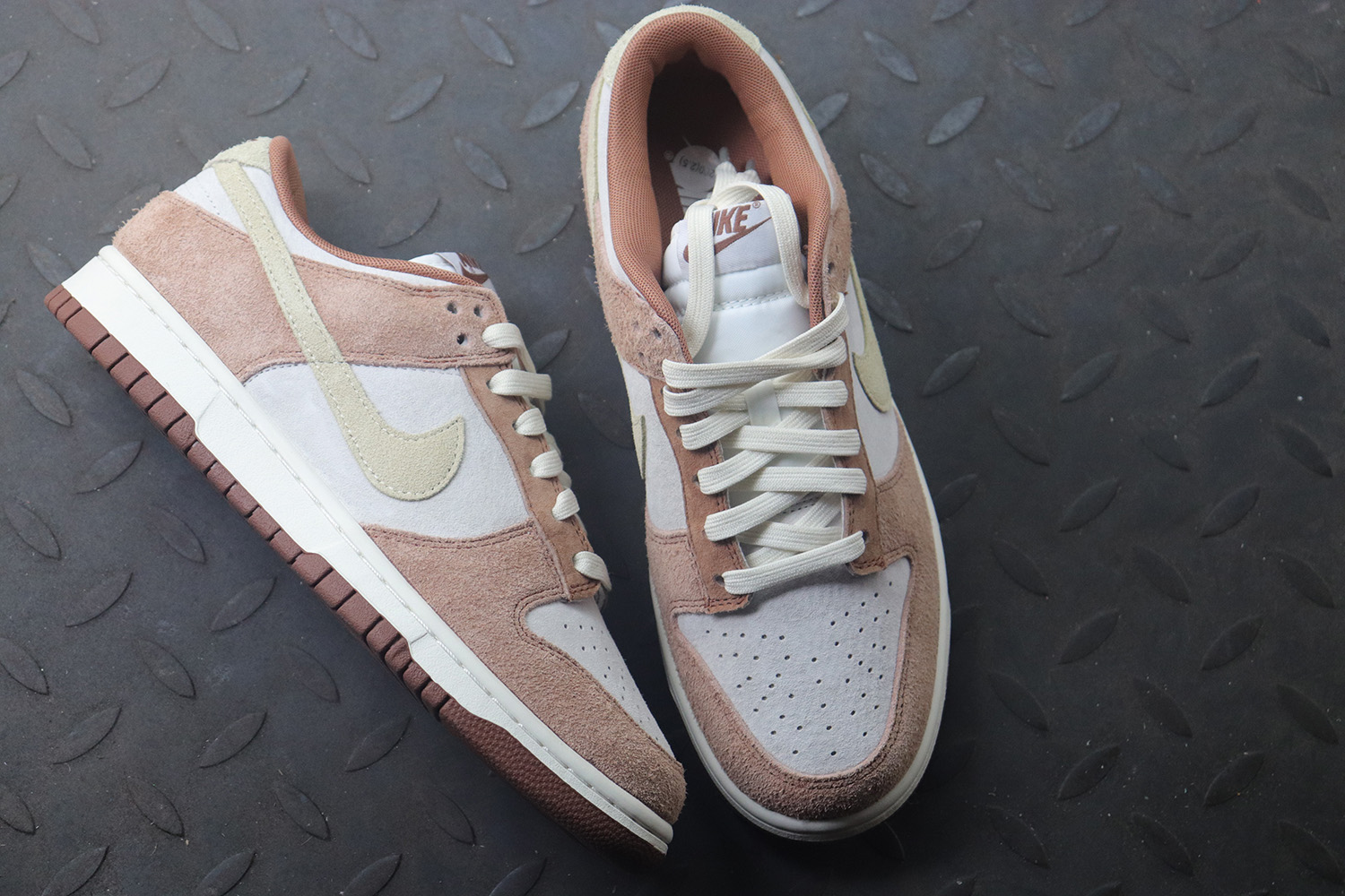 M Batch Nike Dunk Low Medium Curry
