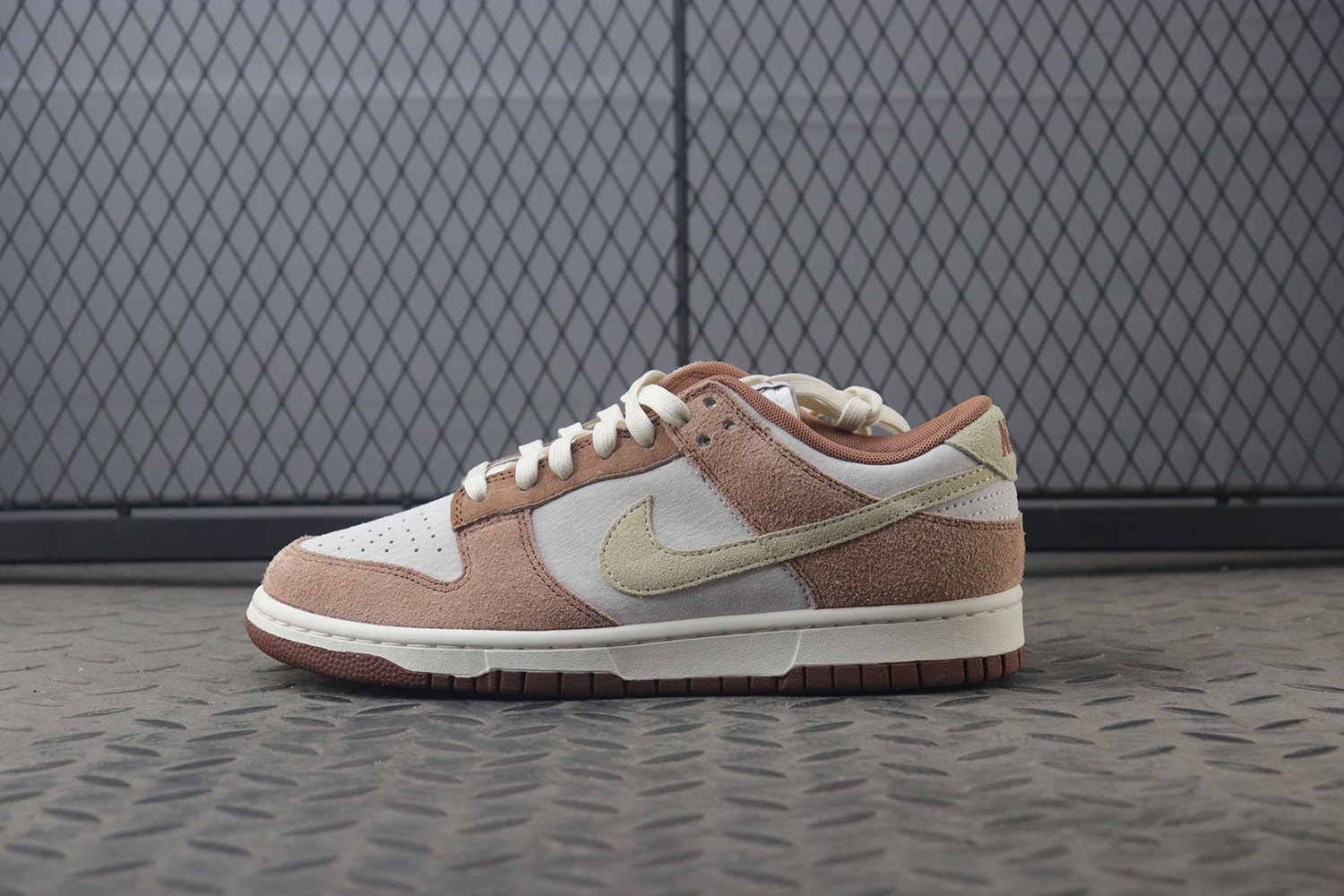 M Batch Nike Dunk Low Medium Curry