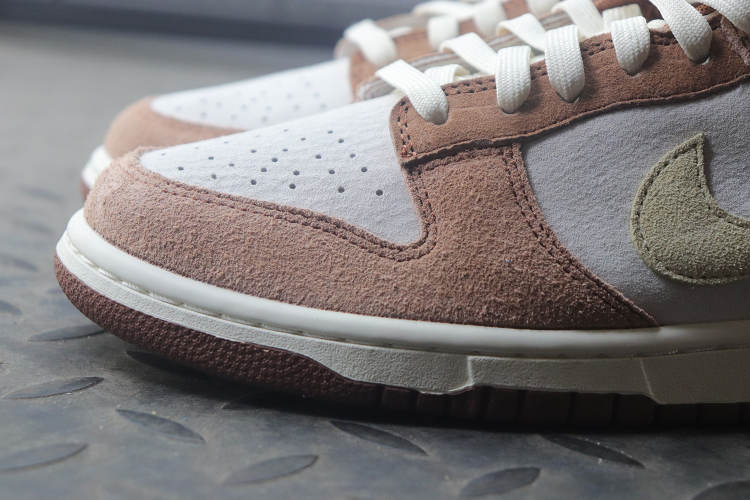 M Batch Nike Dunk Low Medium Curry