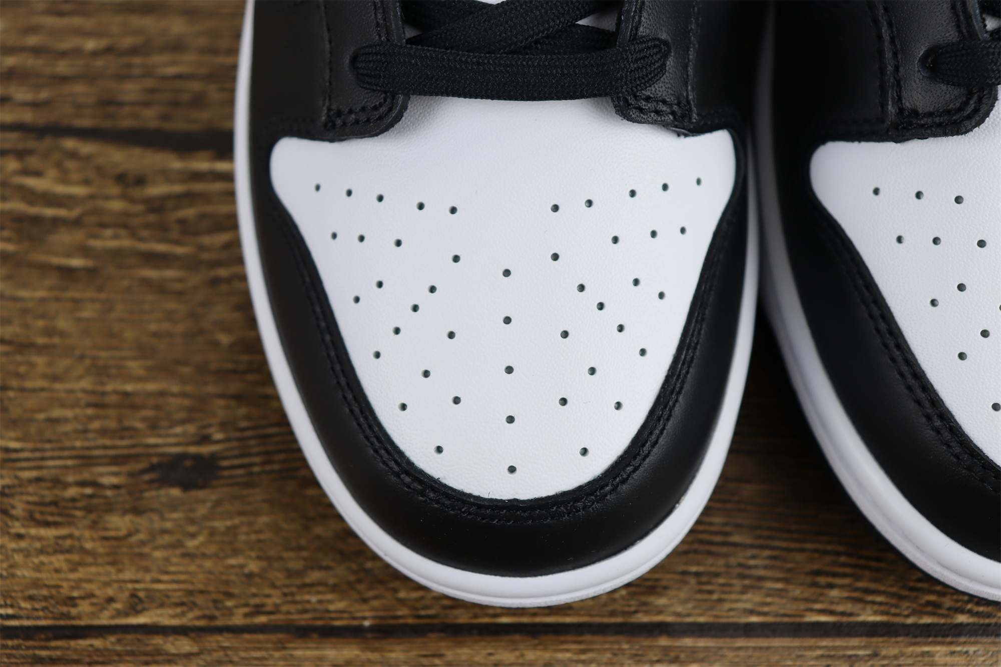 M Batch Dunk Low Retro White Black Panda