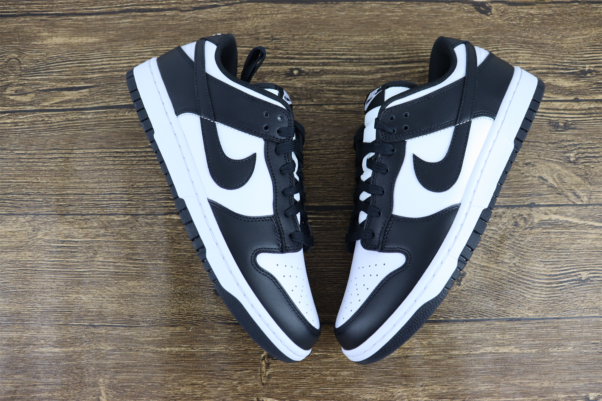 M Batch Dunk Low Retro White Black Panda