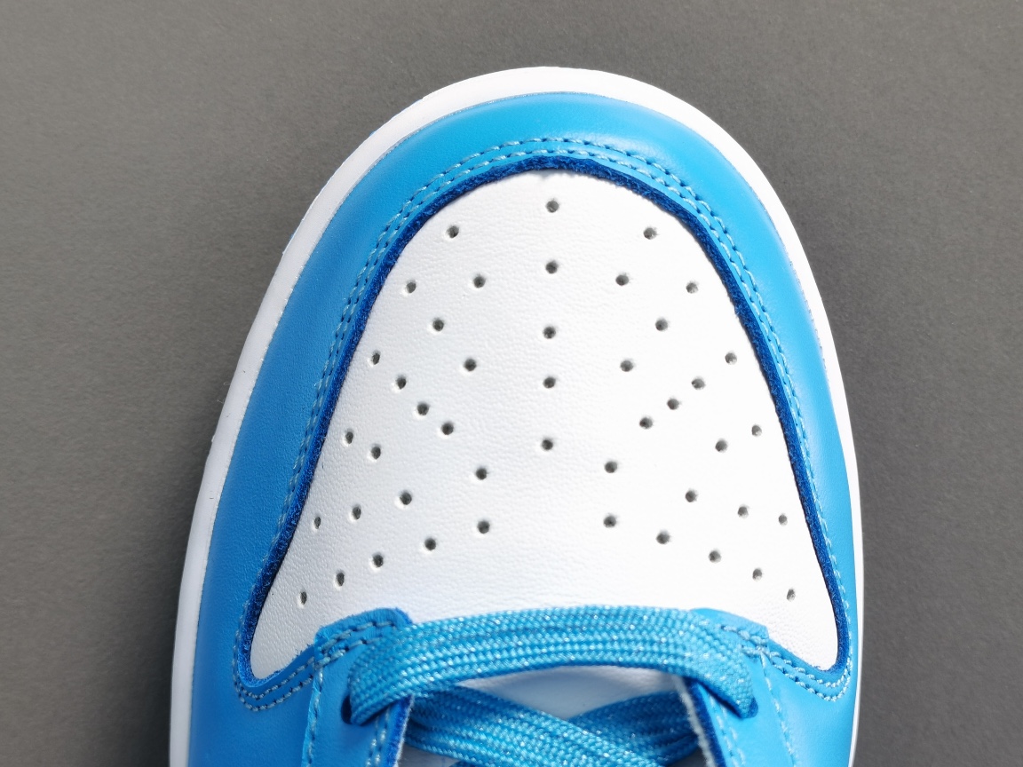 Nike Dunk Low UNC (2021)