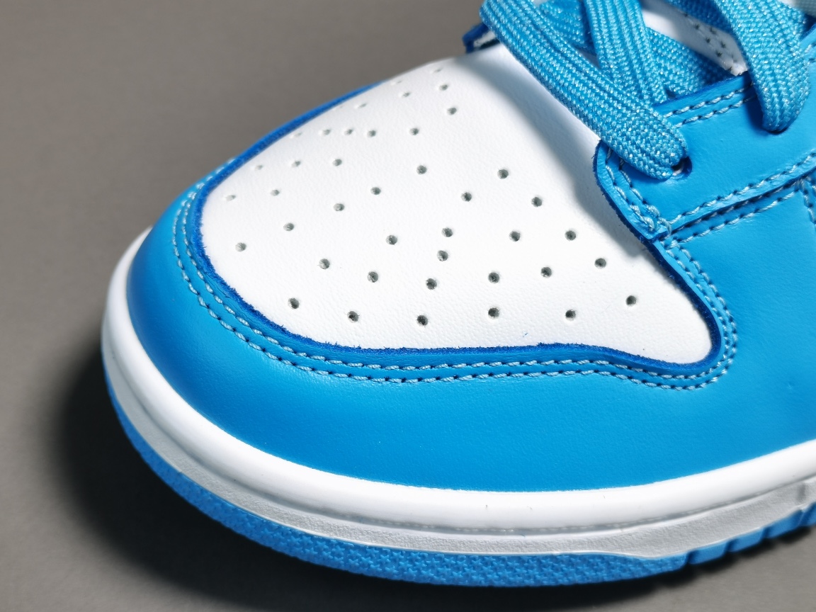 Nike Dunk Low UNC (2021)