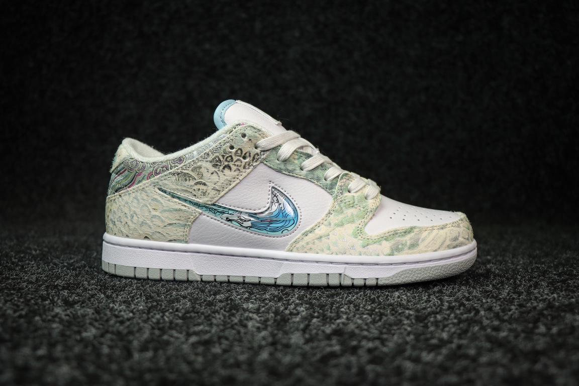 NIKE Dunk Low