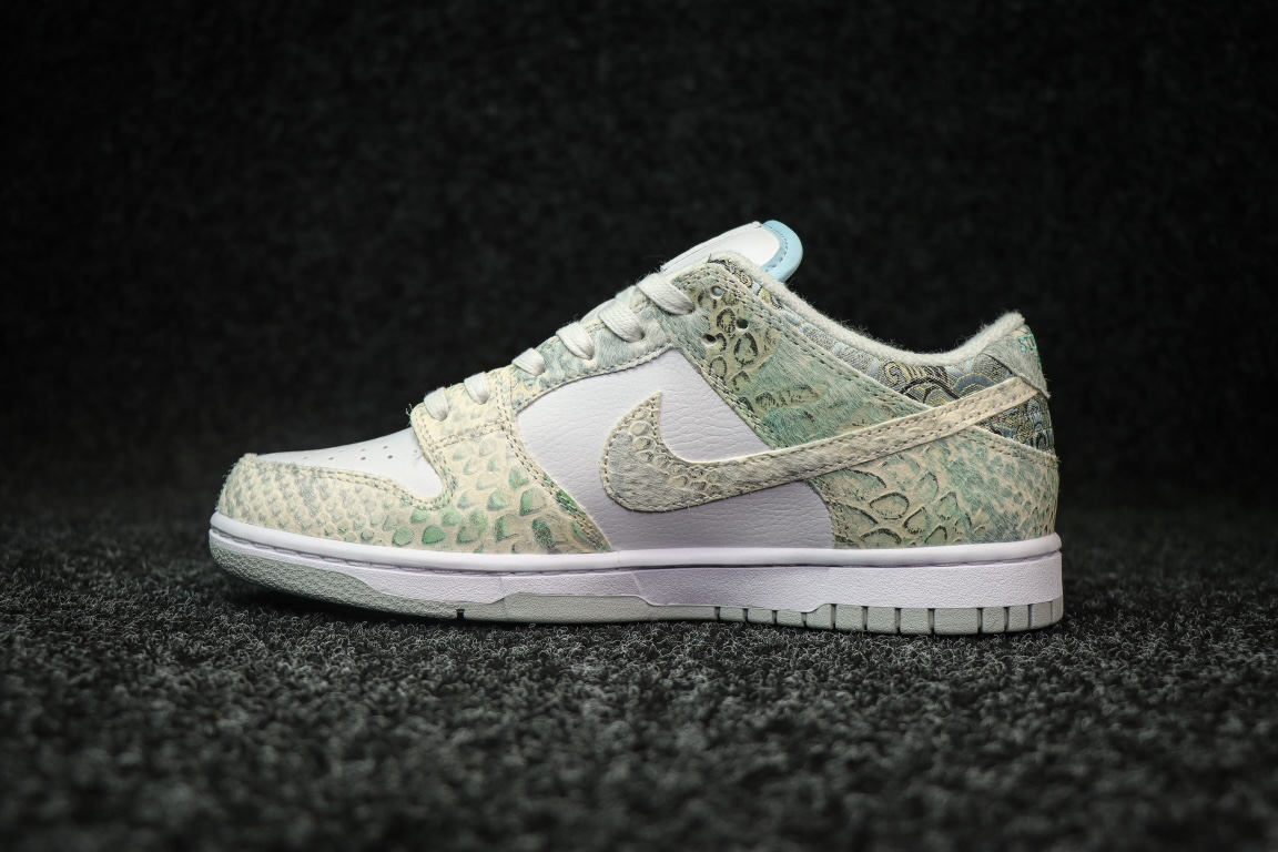 NIKE Dunk Low