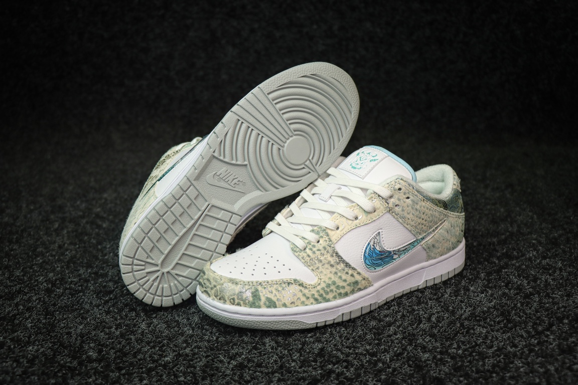 NIKE Dunk Low