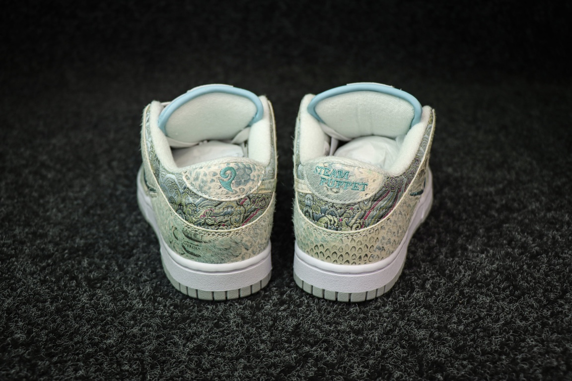 NIKE Dunk Low