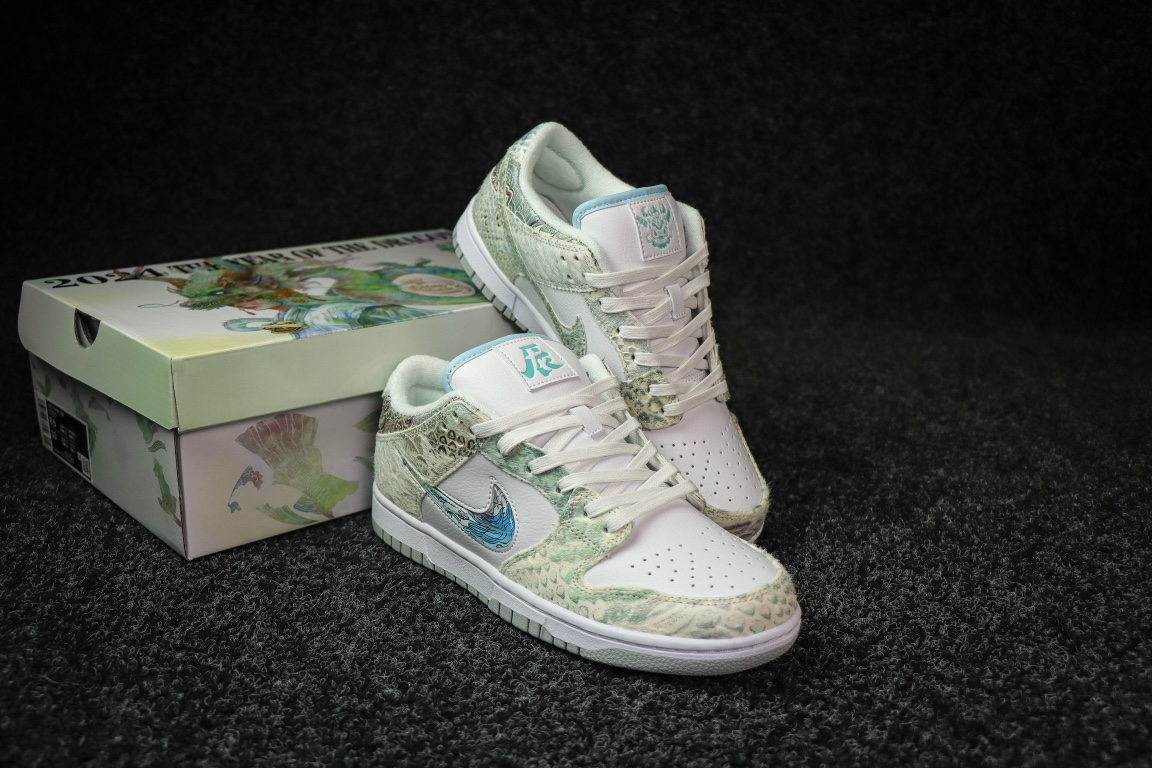 NIKE Dunk Low