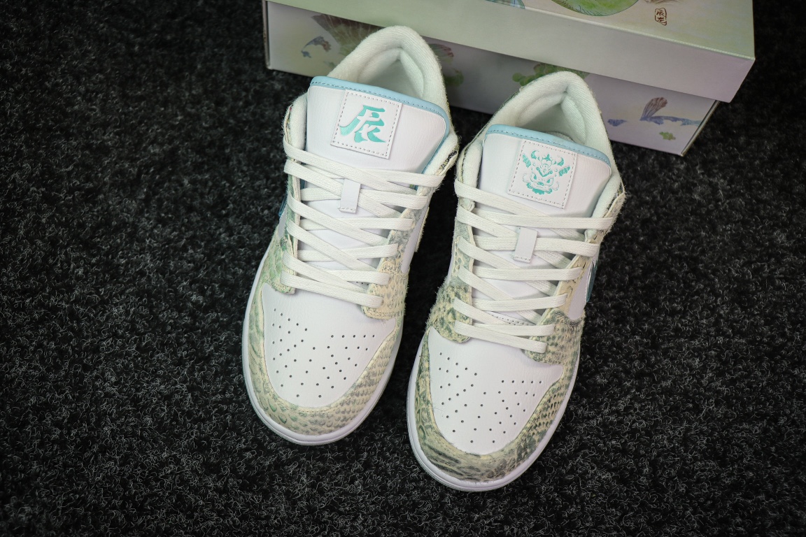 NIKE Dunk Low