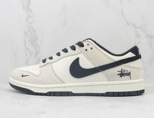 Nike SB Dunk Low x STUSSY