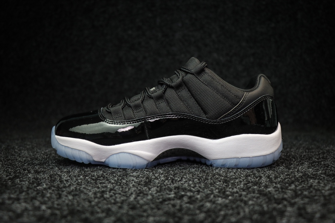 Air Jordan 11 Low “Space Jam”