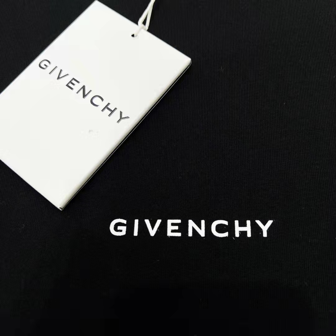 Givench* T-Shirt