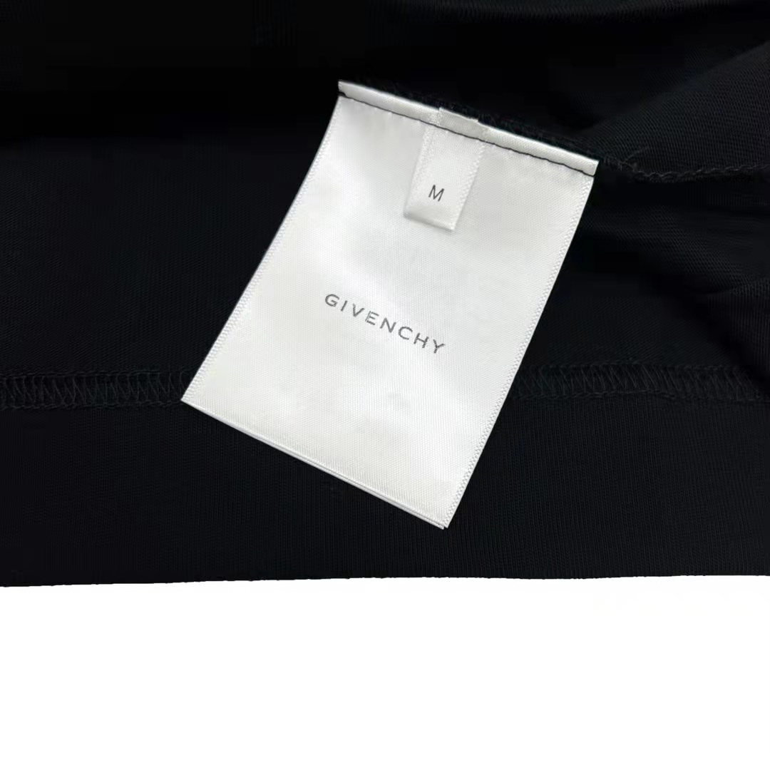 Givench* T-Shirt