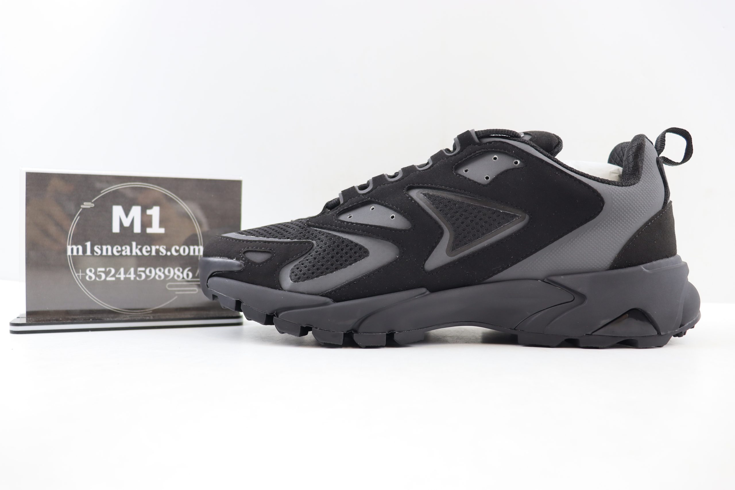 L*V RUNNER TATIC BLACK SNEAKERS