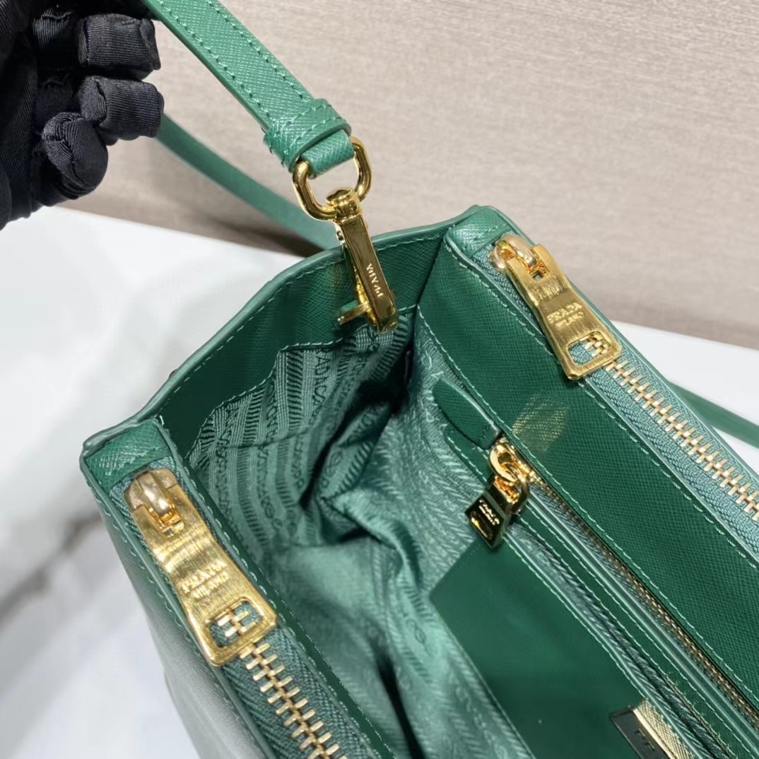 Prad* Galleria small Saffiano patent leather bag (28CM)