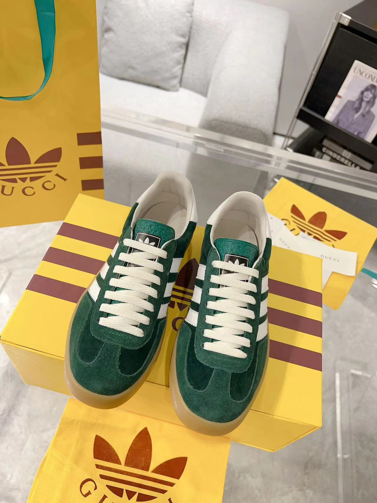 adida* x Gucc* Gazelle ‘Green Suede’